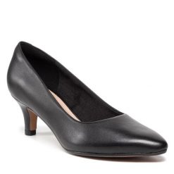 Półbuty Clarks. Czarne półbuty damskie Clarks, bez wzorów, bez obcasa, na obcasie, bez zapięcia. Za 289.99 zł.