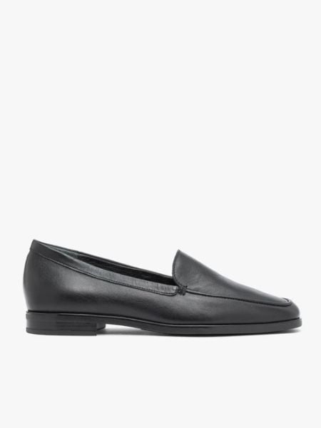 Czarne eleganckie mokasyny ze skóry licowej. Czarne mokasyny damskie Ryłko, ze skóry, biznesowe. Za 449.99 zł.