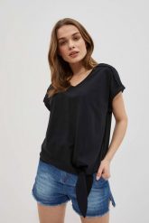 T-shirt z wiązaniem czarny. Czarne bluzki damskie MOODO, bez wzorów, z bawełny, bez kołnierzyka. W wyprzedaży za 29.99 zł.