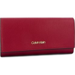 Duży Portfel Damski CALVIN KLEIN - Frame Large Trifold K60K604489 628. Czerwone portfele damskie Calvin Klein, ze skóry ekologicznej. Za 299.00 zł.