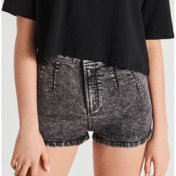 Szorty z wysokim stanem - Szary. Szorty damskie Cropp. Za 39.99 zł.