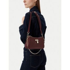 Torebka Nine West. Czerwone torebki do ręki damskie Nine West, bez wzorów, klasyczne, bez dodatków. Za 229.99 zł.