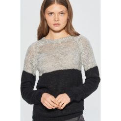 Dwukolorowy sweter - Czarny. Czarne swetry damskie Cropp. Za 69.99 zł.