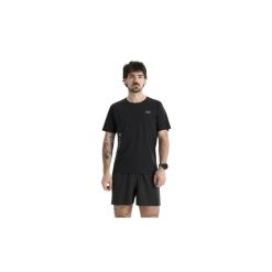 Koszulka trekkingowa męska Norvan Downward Logo SS. Czarne koszulki sportowe męskie Arc'teryx, m, bez wzorów, bez kołnierzyka, bez ramiączek, trekkingowe. Za 419.99 zł.