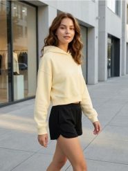 Szorty soft touch z domieszką wiskozy - czarny. Czarne szorty damskie Sinsay, l, bez wzorów, z wiskozy. Za 39.99 zł.