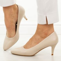 Cieliste czółenka damskie, niskie szpilki Sergio Leone 1379. Czółenka damskie Sergio Leone, bez wzorów, ze skóry, eleganckie, bez obcasa, na szpilce, bez zapięcia. Za 169.00 zł.