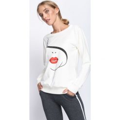 Kremowa Bluza Here With Me. Białe bluzy damskie Born2be, na jesień. Za 24.99 zł.