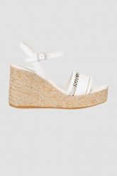 KARL LAGERFELD Białe sandały Gable, Rozmiar 40. Białe sandały damskie KARL LAGERFELD, bez wzorów, bez obcasa, bez zapięcia. W wyprzedaży za 532.99 zł.