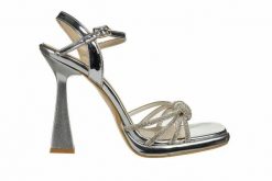 Sandały Bayla-187 201 Silver 187229, Srebrny, Skóra ekologiczna - 37. Szare sandały damskie Bayla, bez wzorów, z materiału, bez obcasa, na obcasie, bez zapięcia. W wyprzedaży za 224.10 zł.