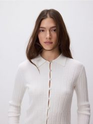 Kardigan z kołnierzykiem - złamana biel. Kardigany damskie Reserved, l, bez wzorów, z dzianiny. Za 129.99 zł.