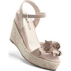 Espadryle na koturnie bonprix beżowo-piaskowy. Czółenka damskie marki bonprix. Za 99.99 zł.