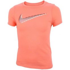 Nike Koszulka G Nsw Tee Lentic Swoosh Xl. Bluzki dla dziewczynek marki Nike. W wyprzedaży za 48.00 zł.