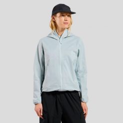 Kurtka damska ODLO Jacket hardshell ESSENTIAL 2.5L WATERPROOF. Niebieskie kurtki damskie Odlo, l, bez wzorów, z hardshellu, z kapturem. Za 829.99 zł.