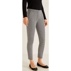 Mango - Spodnie Warm. Szare spodnie materiałowe damskie Mango, z haftami, z bawełny. Za 119.90 zł.