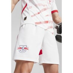 Męskie szorty RB Leipzig PUMA White For All Time Red. Białe krótkie spodenki sportowe męskie Puma, l, bez wzorów, do piłki nożnej. W wyprzedaży za 180.05 zł.