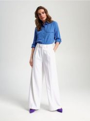 Koszula regular z wiskozy - niebieski. Niebieskie koszule damskie Sinsay, l, bez wzorów, ze skóry, bez kołnierzyka, bez ramiączek. Za 39.99 zł.