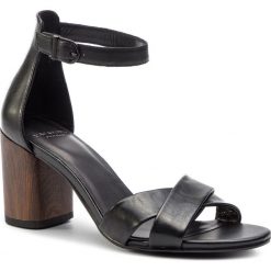 Sandały VAGABOND - Carol 4737-001-20 Black. Czarne klapki damskie Vagabond, bez wzorów, ze skóry, bez obcasa, na obcasie, bez zapięcia. W wyprzedaży za 289.00 zł.