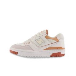 Buty do chodzenia dla dorosłych New Balance 550 White Au Lait. Brązowe obuwie sportowe damskie New Balance, bez wzorów, z gumy, do koszykówki. Za 650.20 zł.