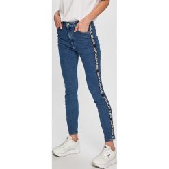 Calvin Klein Jeans - Jeansy CKJ 010. Niebieskie jeansy damskie Calvin Klein Jeans, z podwyższonym stanem. Za 549.90 zł.