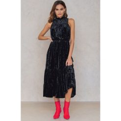 NA-KD Party Aksamitna sukienka maksi - Black. Sukienki damskie NA-KD Party, z elastanu, z falbankami. W wyprzedaży za 64.98 zł.