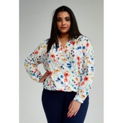 Kopertowa Bluzka Julie w kwiaty duże rozmiary OVERSIZE PLUS SIZE WIOSNA. Bluzki damskie marki Moda Size Plus Iwanek. Za 119.90 zł.