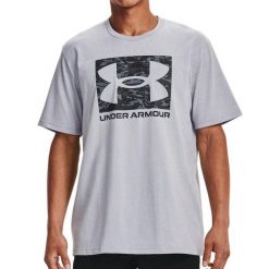 Koszulka Under Armour à manches courtes ABC Camo Boxed Logo. Szare koszulki sportowe męskie Under Armour, na lato, m, bez wzorów, z bawełny, bez kołnierzyka, bez ramiączek, do piłki nożnej. Za 115.50 zł.