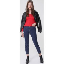 Czerwony Sweter Interpretiv. Czerwone swetry damskie Born2be, s, bez wzorów, z materiału, eleganckie, bez kołnierzyka, bez ramiączek, długie, bez kaptura. Za 69.99 zł.