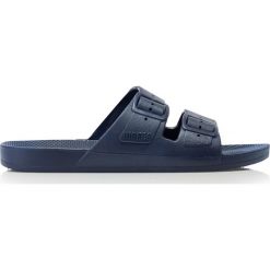Freedom Klapki Freedom Moses Navy Adults Basic FM-NAV. Niebieskie klapki damskie FREEDOM, bez wzorów, bez obcasa. Za 118.30 zł.
