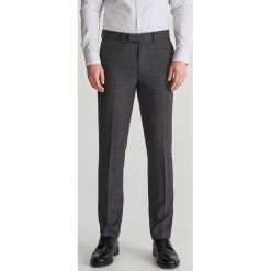 Dopasowane eleganckie spodnie - Szary. Eleganckie spodnie męskie marki Reserved. Za 129.99 zł.