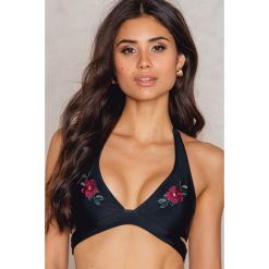 NA-KD Swimwear Góra bikini z haftem - Black,Multicolor. Bikini damskie marki NA-KD Swimwear. W wyprzedaży za 48.78 zł.
