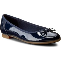 Baleriny CLARKS - Couture Bloom 261185194 Navy Patent. Baleriny damskie marki Clarks. W wyprzedaży za 189.00 zł.