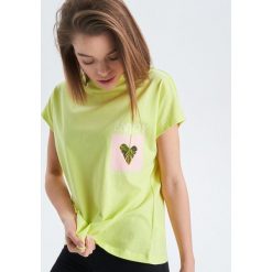 Koszulka o krótkim kroju - Zielony. T-shirty damskie marki Cropp. Za 29.99 zł.