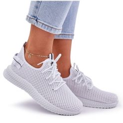 Siateczkowe Wsuwane Buty Sportowe Damskie Białe. Białe obuwie sportowe damskie bez wzorów, z gumy. Za 91.24 zł.