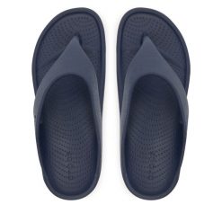 Japonki Crocs. Niebieskie klapki damskie Crocs, bez wzorów, bez obcasa. Za 112.99 zł.