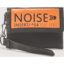 Portfel z napisem noise - Czarny. Czarne portfele męskie House, z napisami. Za 39.99 zł.