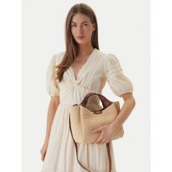 Torebka DKNY. Brązowe torebki do ręki damskie DKNY, bez wzorów, klasyczne, bez dodatków. Za 749.99 zł.