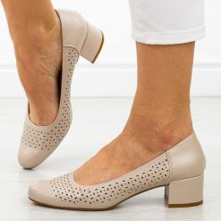 Cieliste ażurowe czółenka damskie na obcasie Sergio Leone Pb293. Czółenka damskie Sergio Leone, w ażurowe wzory, z jeansu, eleganckie, z okrągłym noskiem, bez obcasa, na obcasie, bez zapięcia. Za 159.00 zł.