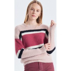 Sweter w pasy - Kremowy. Swetry damskie marki Cropp. Za 119.99 zł.
