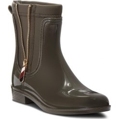 Kalosze TOMMY HILFIGER - Material Mix Rain Bo FW0FW03562 Military 302. Zielone kozaki damskie Tommy Hilfiger, z materiału. W wyprzedaży za 359.00 zł.