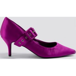 NA-KD Shoes Satynowe czółenka z klamrą - Purple. Czółenka damskie marki NA-KD Shoes. W wyprzedaży za 80.97 zł.
