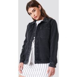 NA-KD Kurtka jeansowa z dużymi kieszeniami - Black. Czarne kurtki damskie NA-KD Trend, z jeansu. Za 283.95 zł.