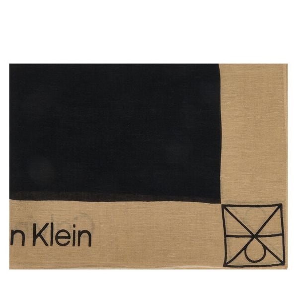 Szal Calvin Klein. Czarne szaliki i chusty damskie Calvin Klein, bez wzorów. Za 329.99 zł.