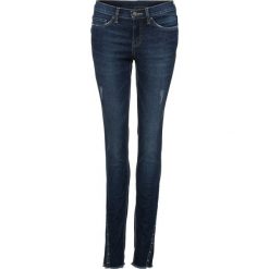 Dżinsy Super Skinny z ćwiekami bonprix ciemny denim. Niebieskie jeansy damskie bonprix. Za 129.99 zł.