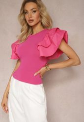 Fuksjowa Bluzka z Falbankami i Prążkowanej Dzianiny Faetasia. Czerwone bluzki damskie Renee, bez wzorów, z dzianiny, eleganckie, bez kołnierzyka, bez ramiączek. Za 39.99 zł.