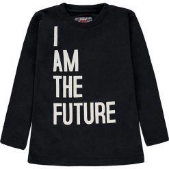 Koszulka w kolorze czarnym. Czarne t-shirty dla chłopców marki Kanz, z nadrukiem, z bawełny, z długim rękawem. W wyprzedaży za 19.95 zł.