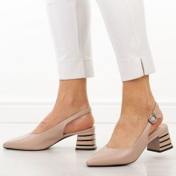 Beżowe czółenka damskie na obacasie Vinceza 62285. Brązowe czółenka damskie VINCEZA, bez wzorów, ze skóry, eleganckie, bez obcasa, na obcasie, bez zapięcia. Za 179.00 zł.