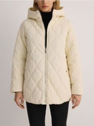 Pikowana kurtka oversize - kremowy. Białe kurtki damskie Reserved, l, bez wzorów, z tkaniny, bez kaptura. W wyprzedaży za 99.99 zł.