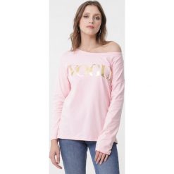 Jasnoróżowa Bluzka Cecelia. Bluzki damskie Born2be, l, bez wzorów, eleganckie, bez kołnierzyka, bez ramiączek. Za 39.99 zł.