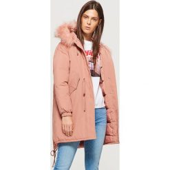 Ciepły płaszcz z kapturem - Różowy. Czerwone płaszcze damskie Cropp. Za 269.99 zł.