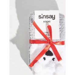 Pluszowe skarpetki - Jasny szar. Szare skarpety damskie Sinsay. Za 14.99 zł.
